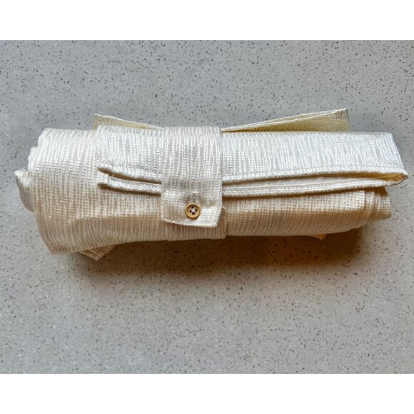 Set Of 4 Ivory Textured Cloth Napkins W/ Button Strap 17" X 17" Polyester Cotton - Picture 2 of 9